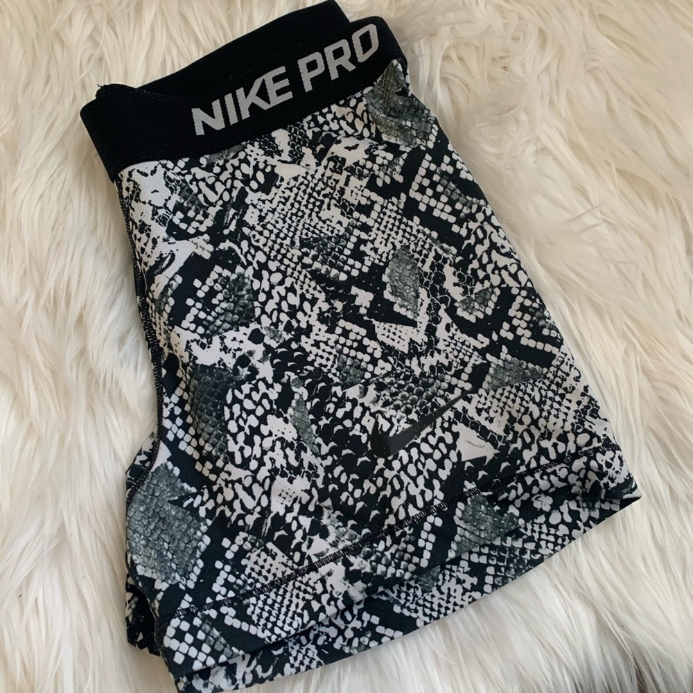 NIKE PRO SPANDEX SHORTS
